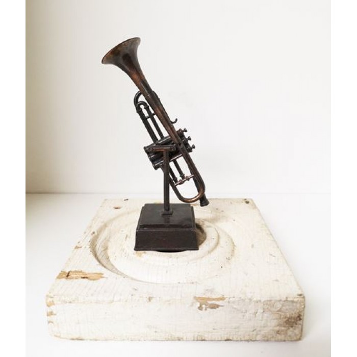 Taille-crayon trombone de style Play Me